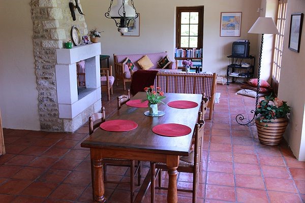 The dining area & lounge